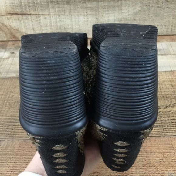 Bernie Mev Black Metallic Woven Wedge Pumps - Picture 10 of 11